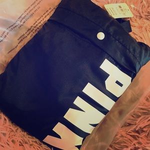 Pink VS duffle bag brand new !